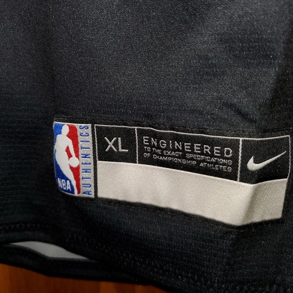 NEW Raptors OVO practice jersey reversible - Picture 8 of 8